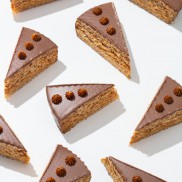 Tort "Napolitane și caramel" - 4 Imagine
